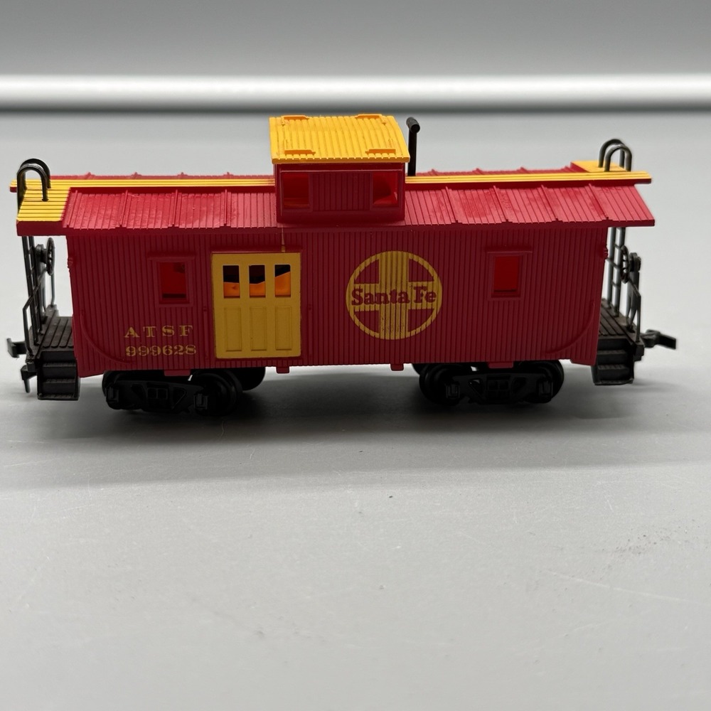 HO Scale Bachmann ATSF #999628 Caboose Model Train Car